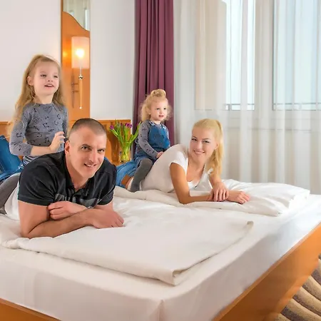 Premium Panoráma Szálloda 4*